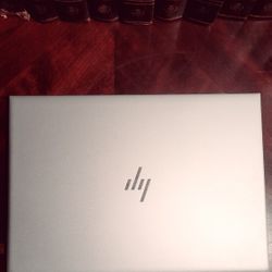 HP EliteBook 840 G5 – i7 / 16GB / 256GB SSD / Touchscreen / Bang & Olufsen Audio / Win 11 Enterprise / New Battery + Charger