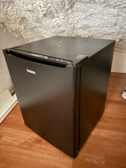 Galanz Mini Fridge – Compact Refrigerator – Black – Works Perfectly 