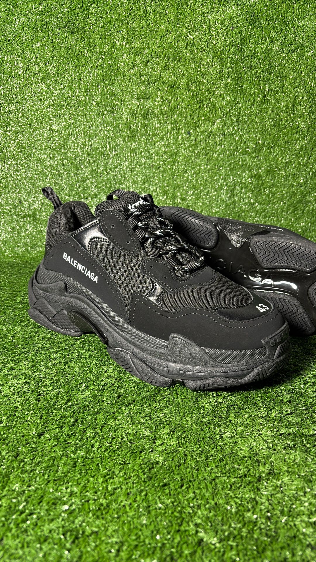 Balenci Triple S Men’s Size 9 & 9.5 Men’s Shoes