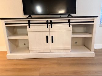 Entertainment center