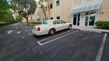 1999 Lincoln Town Car – Runs Great – Clean & Comfortable