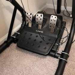 Full Racing Simulator Setup – Logitech Wheel, Pedals, Shifter & Seat (Like New)