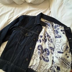 Womens Jean Jacket!! 45$!!Small