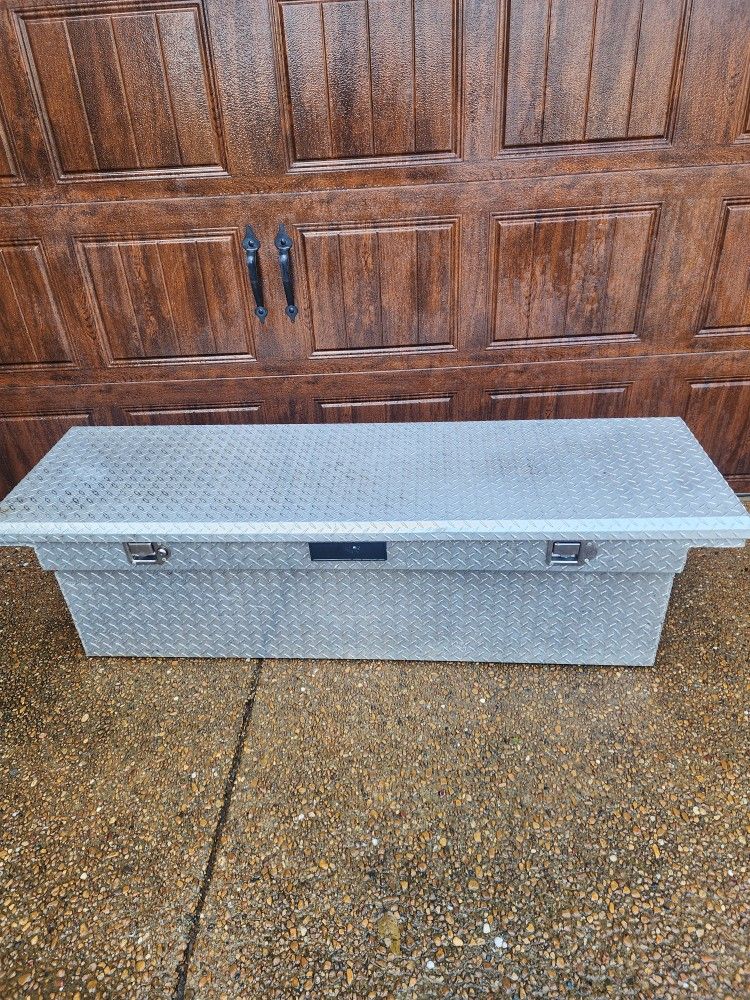*** TRUCK DIAMOND PLATED TOOLBOX ***