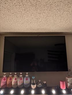 55 inch Samsung flatscreen TV smart TV
