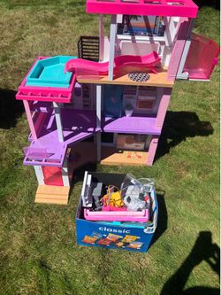 Barbie Dream House Plus some Accessories, see photos