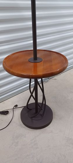 CLASSY FLOOR LAMP very Good Condition