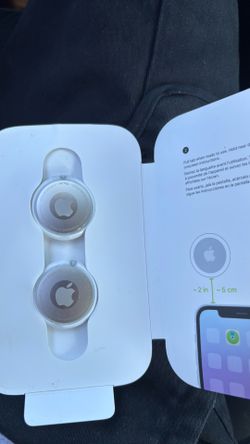 2 Apple Air Tags