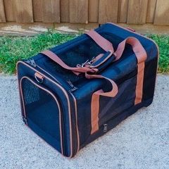 Dog Cat Pet Carrier - Like New Condition 