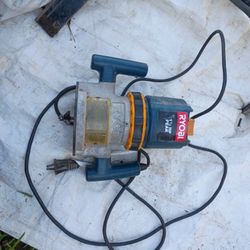Ryobi 1 1/2 HP Peak router 