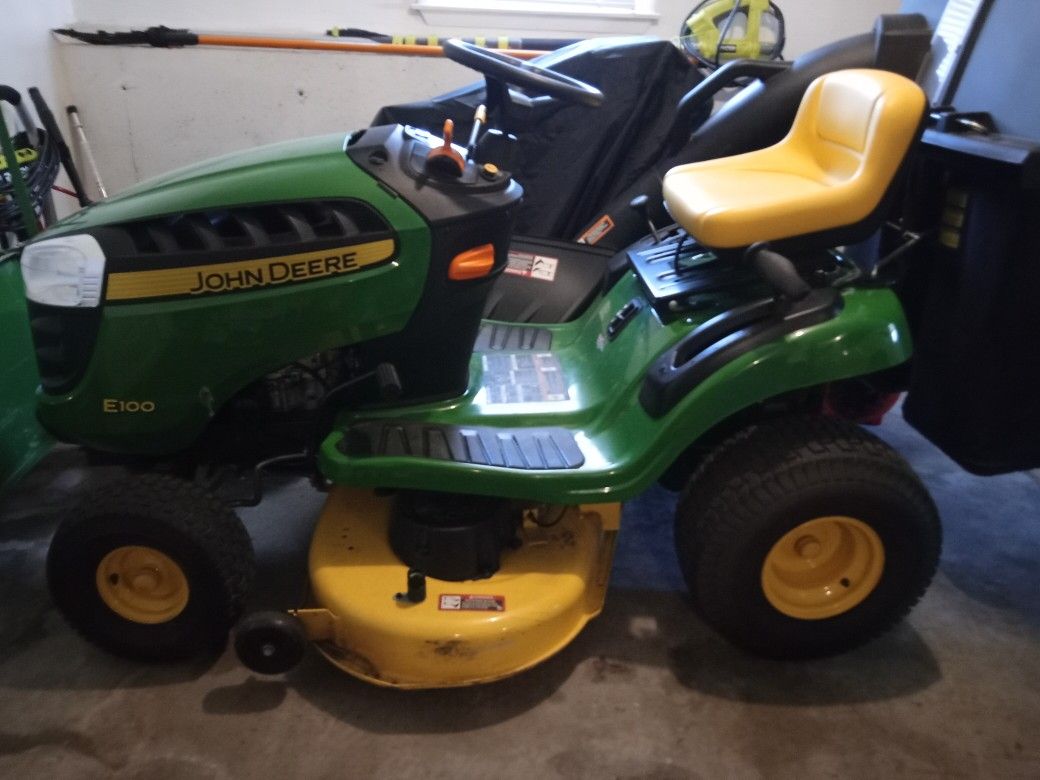 John Deere E100 Lawn Tractor - Fixer Upper w/ Bagger, Aerator, Dethatcher, Cover & $700 in Extras - $500 OBO