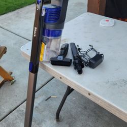 Shark Cordless PET Vacuum 