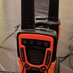 Cobra 37-Mile Rugged and Floating Two-Way Radio (2-pack)