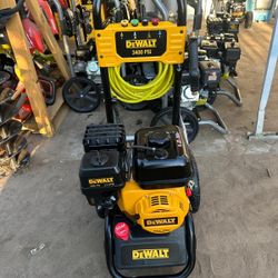 DEWALT
3400 PSI 2.5 GPM Gas Cold Water Pressure Washer with 208cc Engine