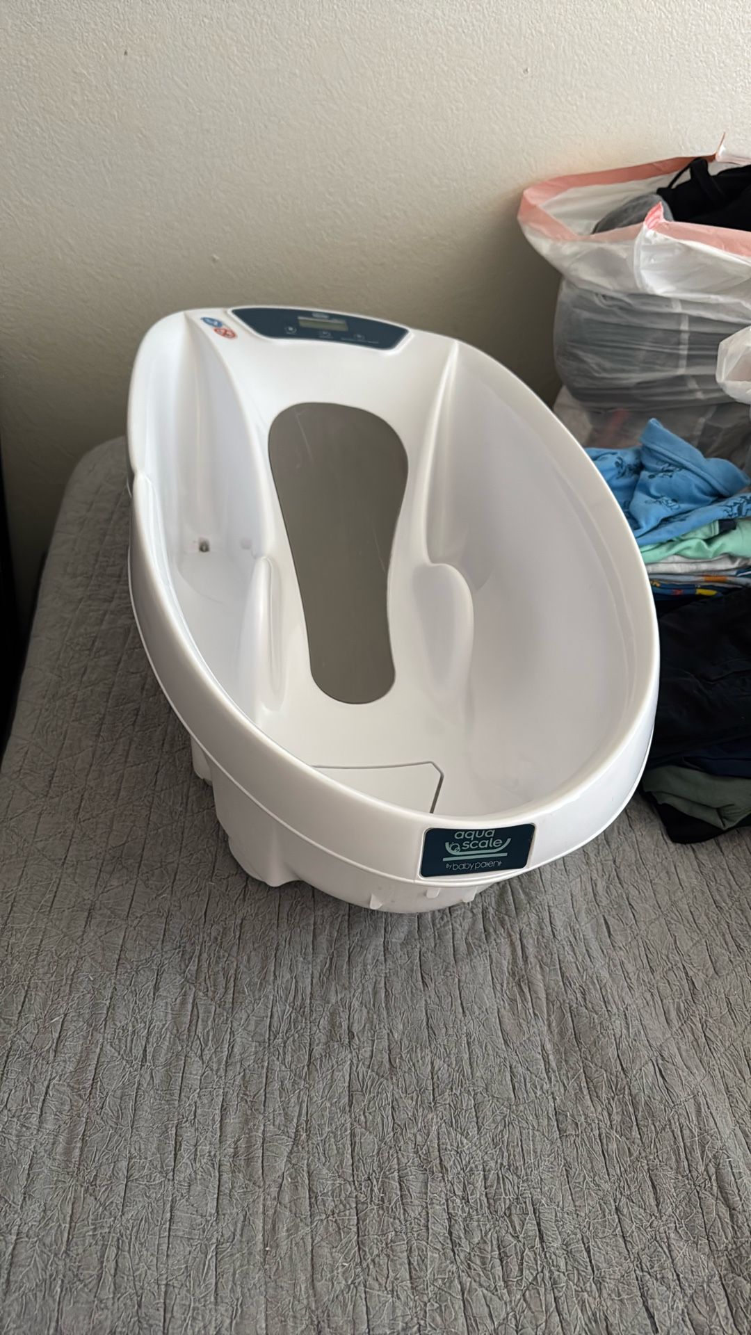 Aqua Scale Weighing Bath Tub For Babies!