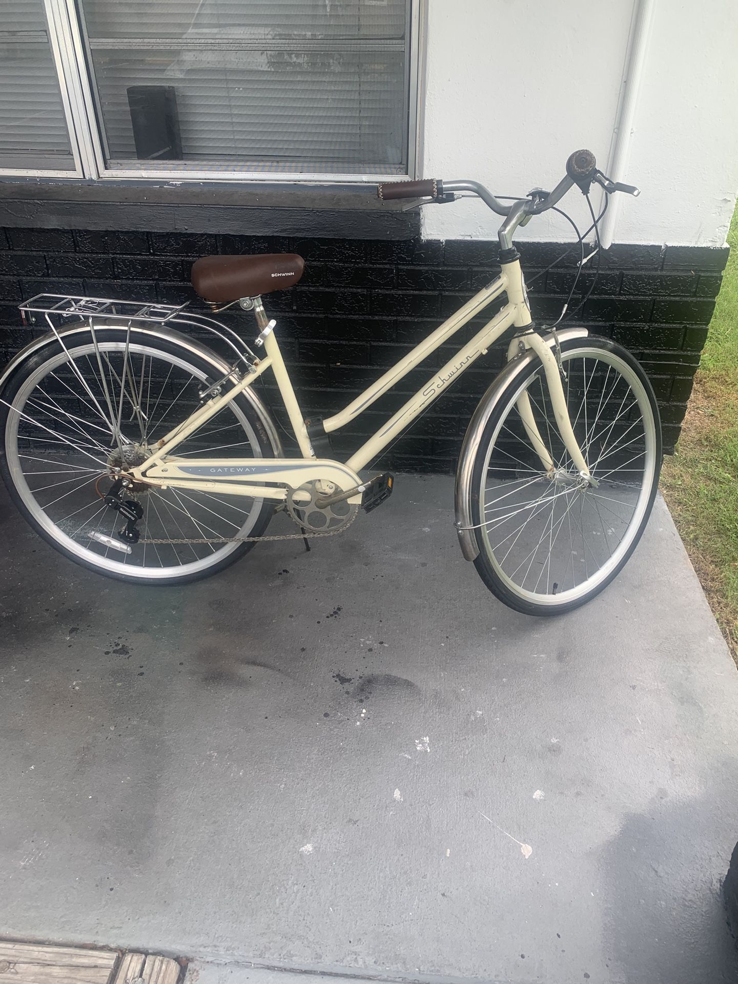 Ladies Schwinn Gateway 7 Speed Hybrid Just Serviced