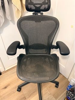 Herman Miller Aeron ergonomic chair (lumbar support + headrest)