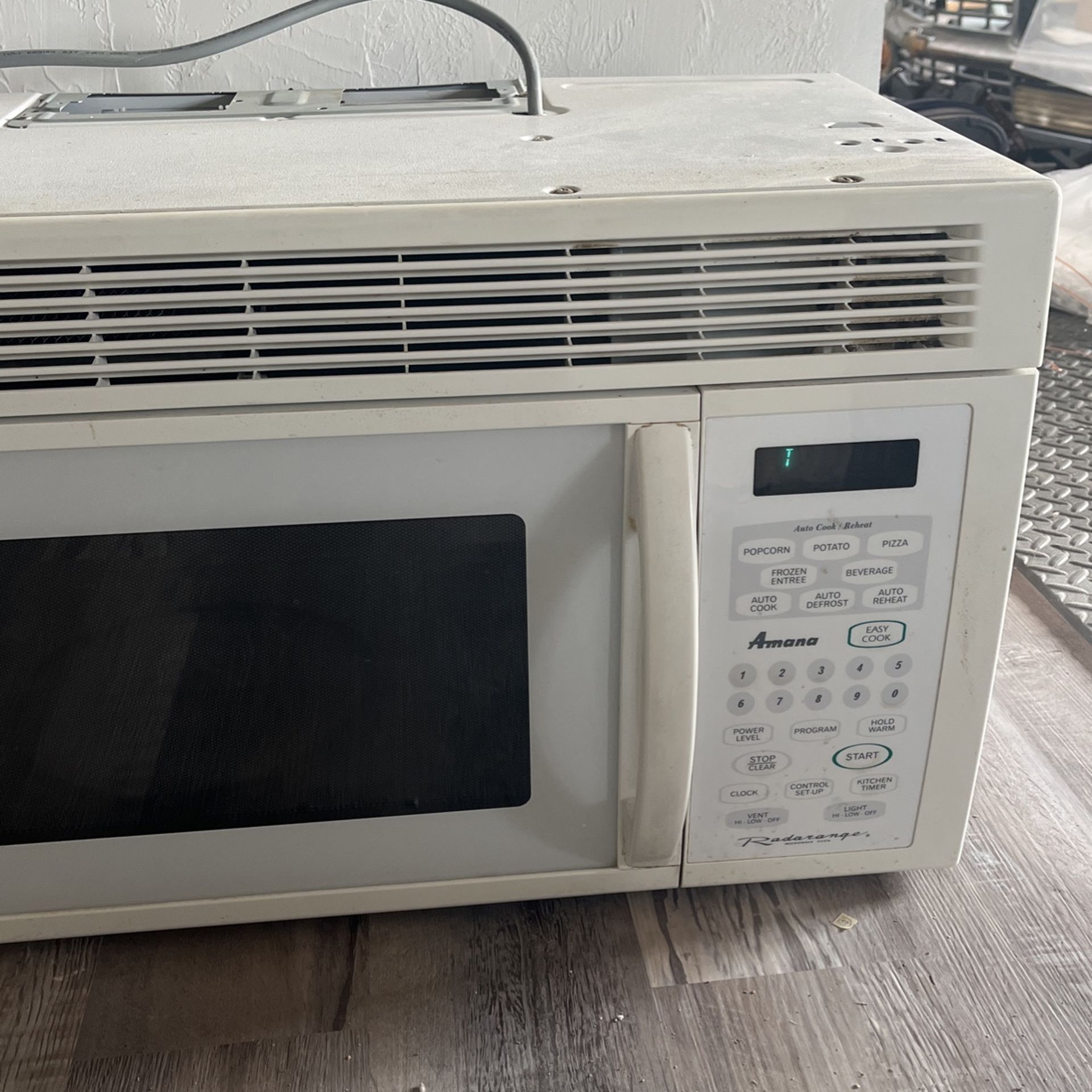 Amana Radarange Microwave
