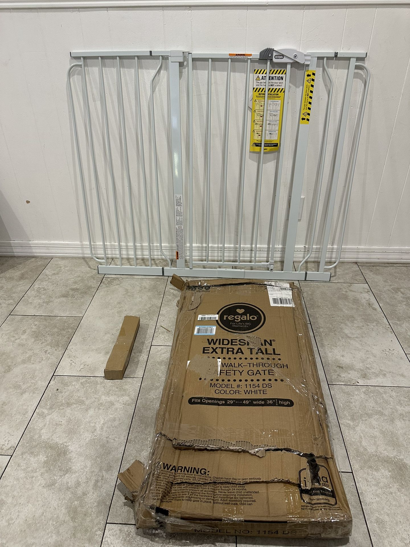 Extra Tall & Wide Pet Gate / Baby Gate - Fits Openings 29” - 49”