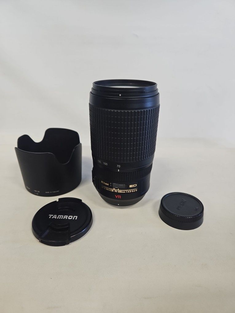 Nikon AF-S Nikkor 70-300mm f/4.5-5.6 G ED VR Zoom AF Lens With Hood 