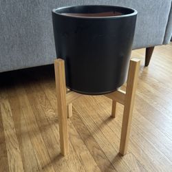 Plant Potter 10” W/ Stand (Black)