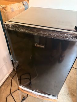 New Midea 3.0  Upright Freezer MRU03M2ABB