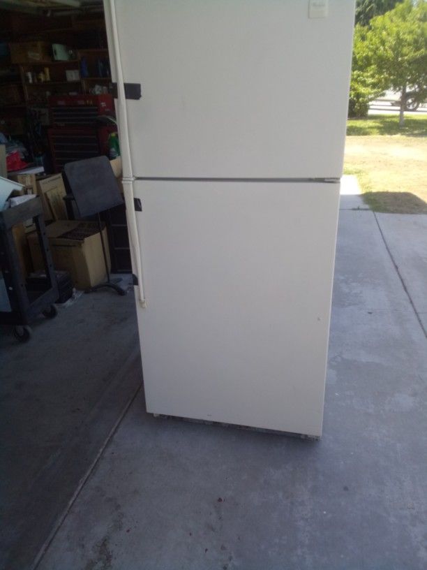 This Is A Whirlpool Refrigerator Works Good Needs A New Home I'm Asking $100