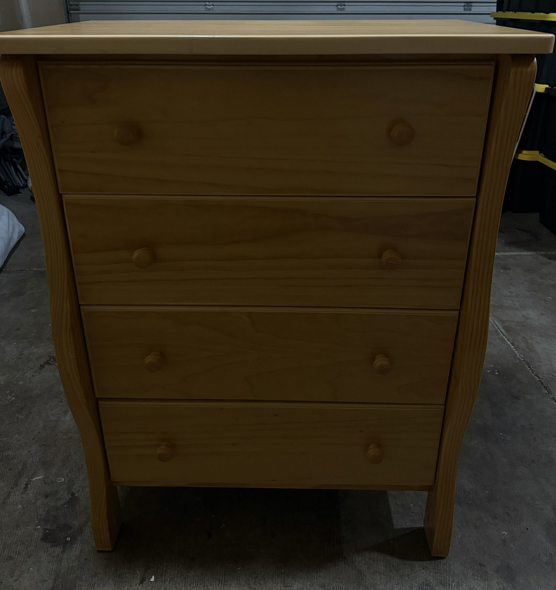 Wooden 4 drawer dresser