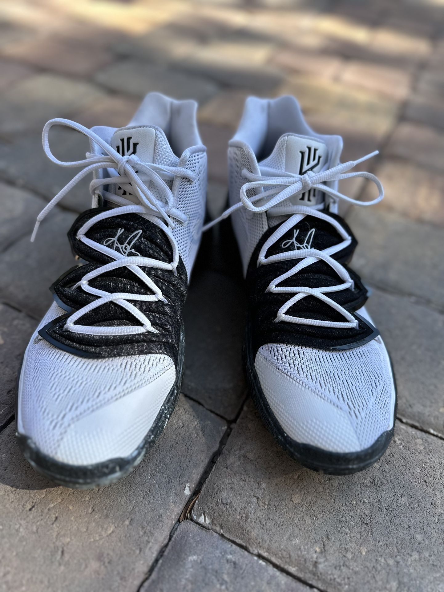 Nike Kyrie Cookies And Cream Size 11 1/2