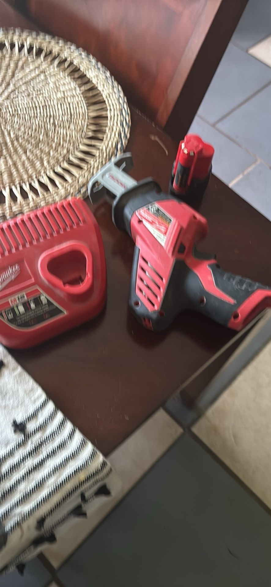 Milwaukee M12 Hacksaw Battery An Charger
