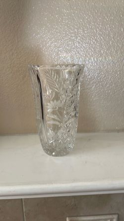 CRYSTAL GLASS VASE