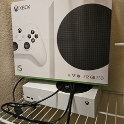 Xbox Series S W/ Box & Controller
