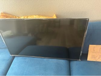 Almost brand new TCL 40 in