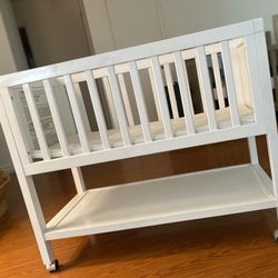 Mini baby crib with wheels And Mattress portable bassinet 
