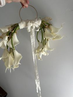 Bridal Calla Lilly Bouquet With Circle Holder