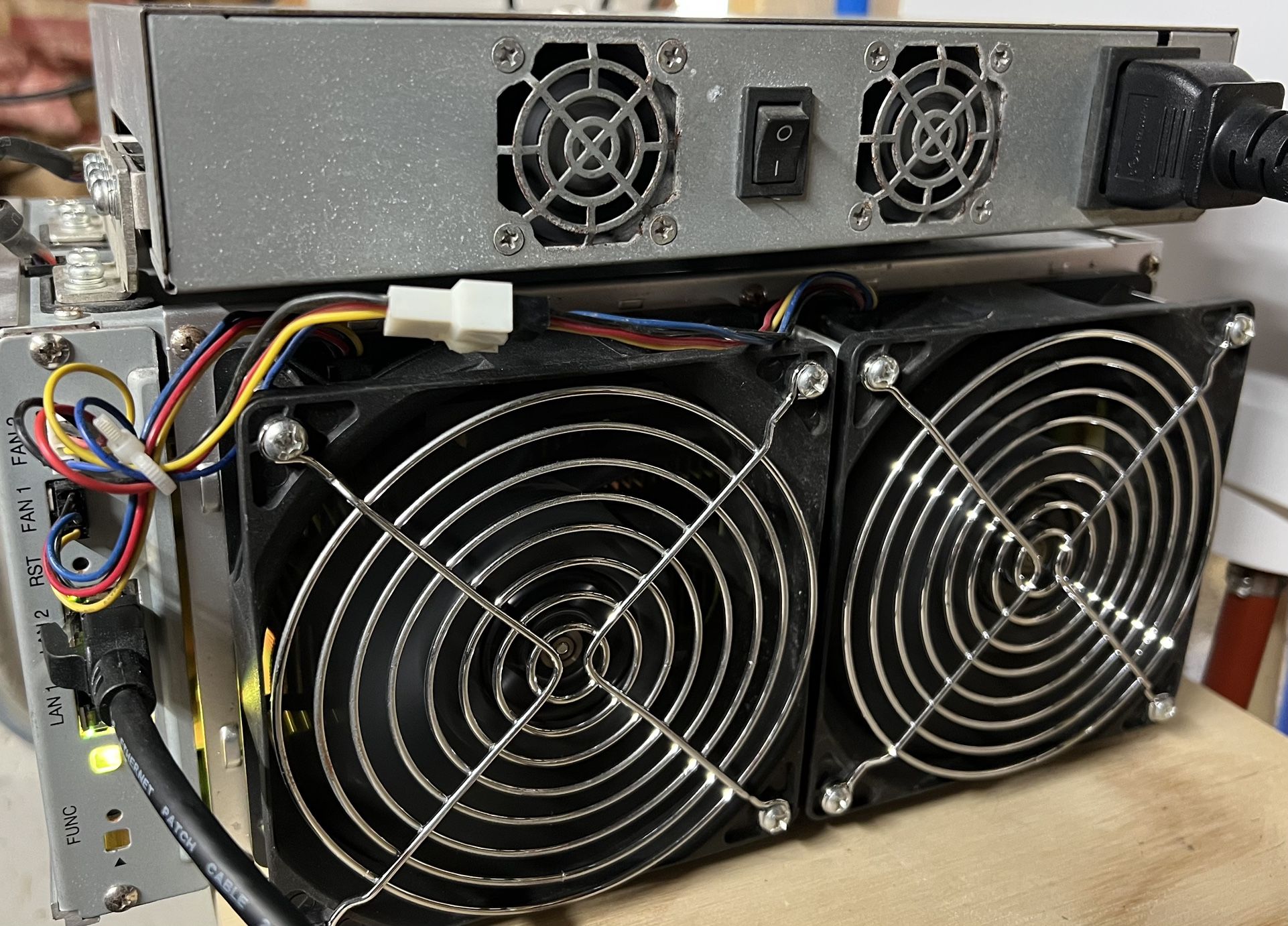 Canaan Avalon 1047 (37 TH) Bitcoin Miner