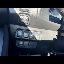 Nissan 2012 Leaf 
