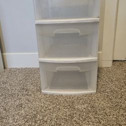 Sterlite 3-drawer Storage.  No Wheels.