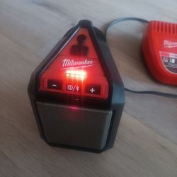Milwakee 12v. Speaker. 