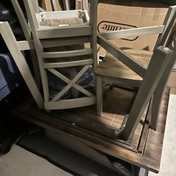 Kitchen/Breakfast Nook Table with Chairs
