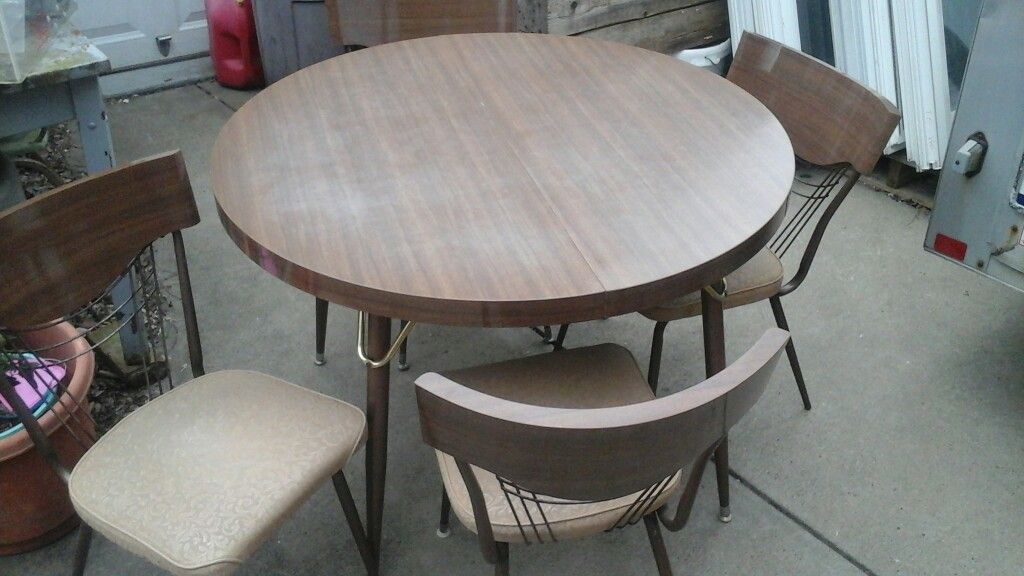 Round Table and 4 Chairs