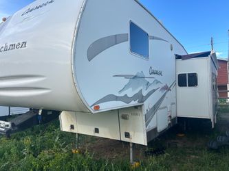 Coachman, chaparral front queen, bed sofa, dinette rear bunk room, private air-conditioning, stabilizers, no leak, solid, clear, title, located in Par
