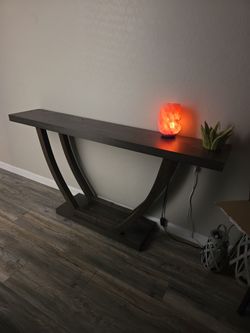 Console Table with Curved Legs