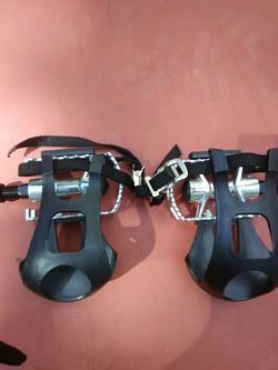 PAIR OF BIKE PEDALS -NEW