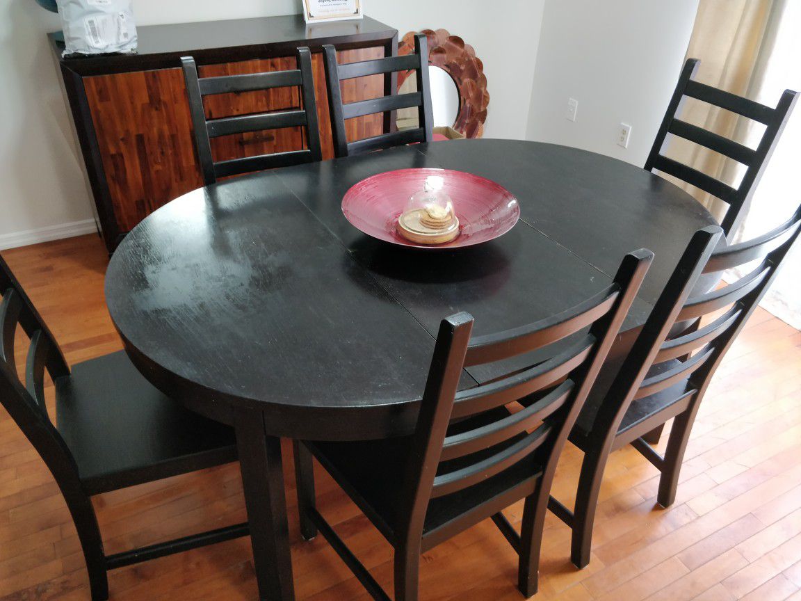 Solid wood dining table for 6-4 people with 6 chairs in very good condition, pet free smoke free.