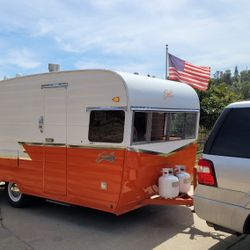 Vintage 1960 Shasta Deluxe 1900