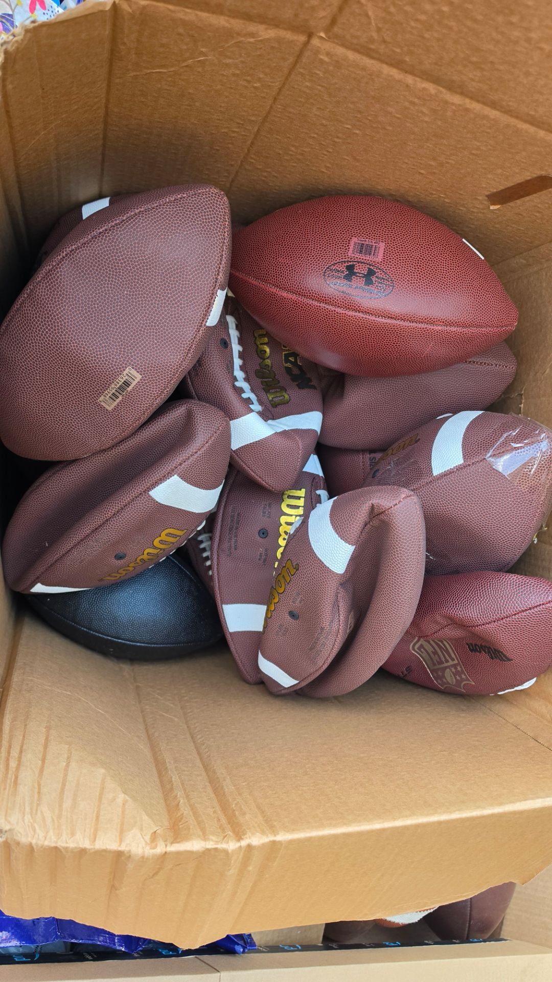 Footballs-Wilson, underarmour, nike
