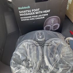 Foot massager with heat