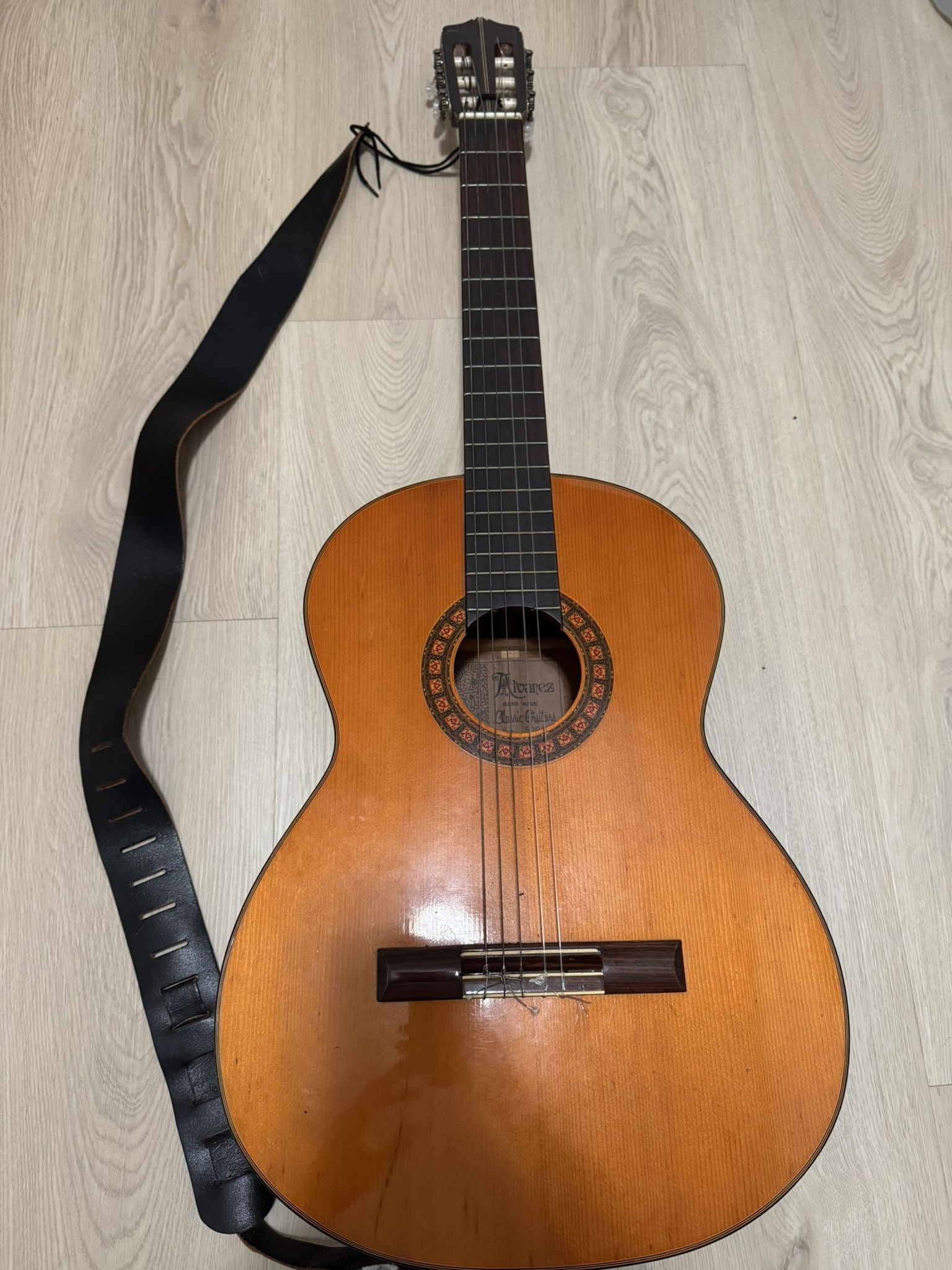 Alvarez Hand Made Classic Guitars Model 5003 Made In Japan