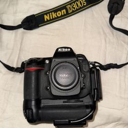 Nikon D300s DSLR Camera